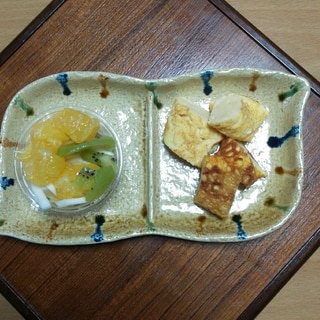 酢の物と卵焼きのおかず、2品